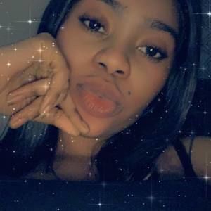 Meet your Posher, Amina